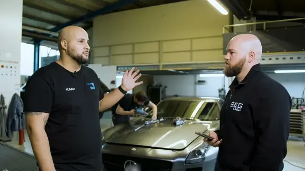 Kerim Sahin von Falke Lackierung im Interview in seiner Werkstatt